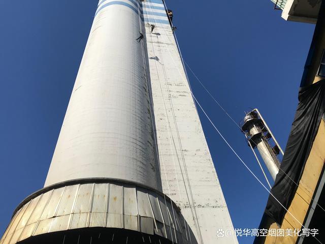 图文解说化肥厂复合肥造粒塔刷油漆防腐美化写字